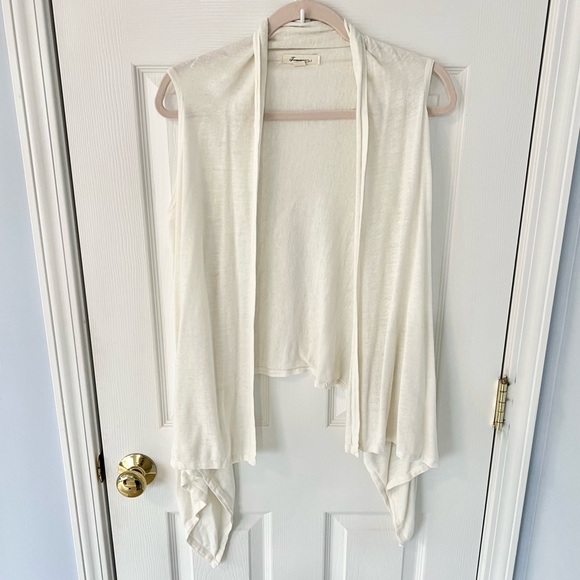 Forever 21 White Sleeveless Cardigan - Picture 2 of 4